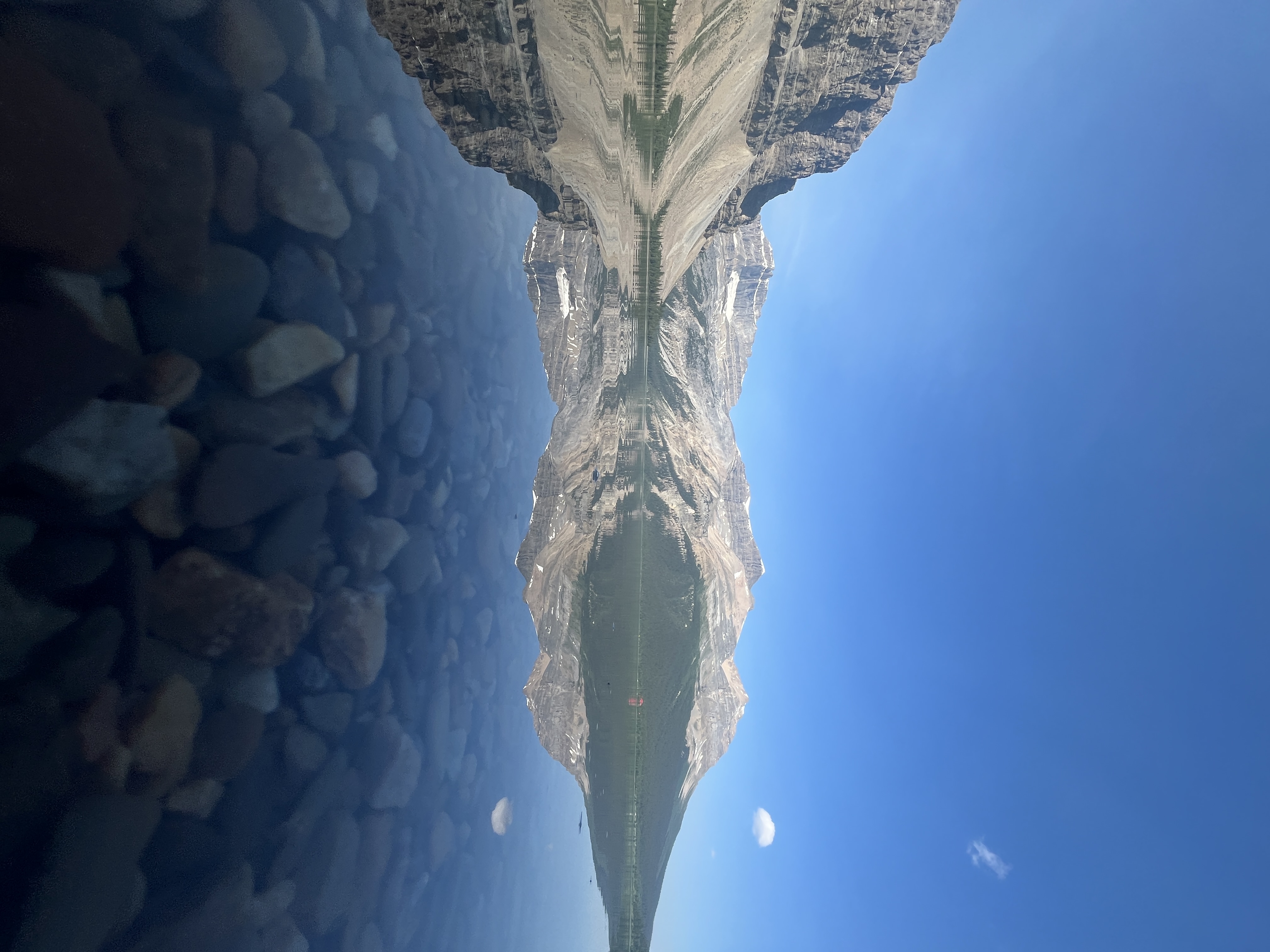 Bow Lake clear water and mountain reflection